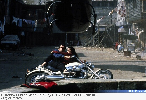 Pierce Brosnan rides the BWM motobike, evaiding capture and death